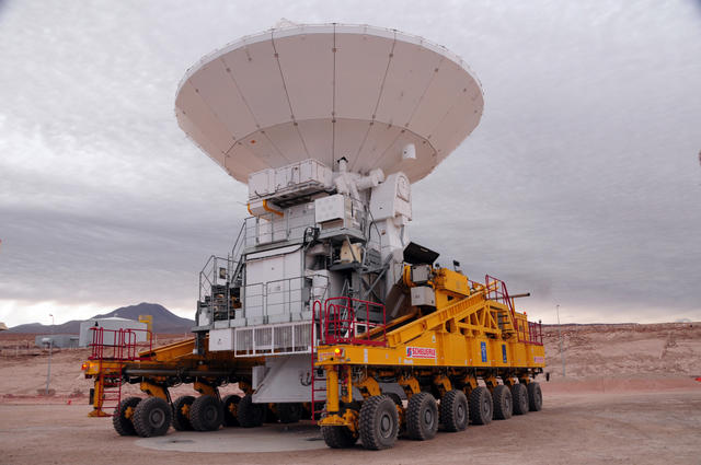 ALMA telescope on a transporter ALMA telescope on a transporter
